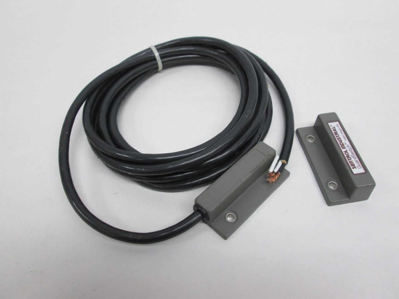 NEW SENTROL 1516Z12K SAFETY SWITCH 12FT GUARDSWITCH D322362