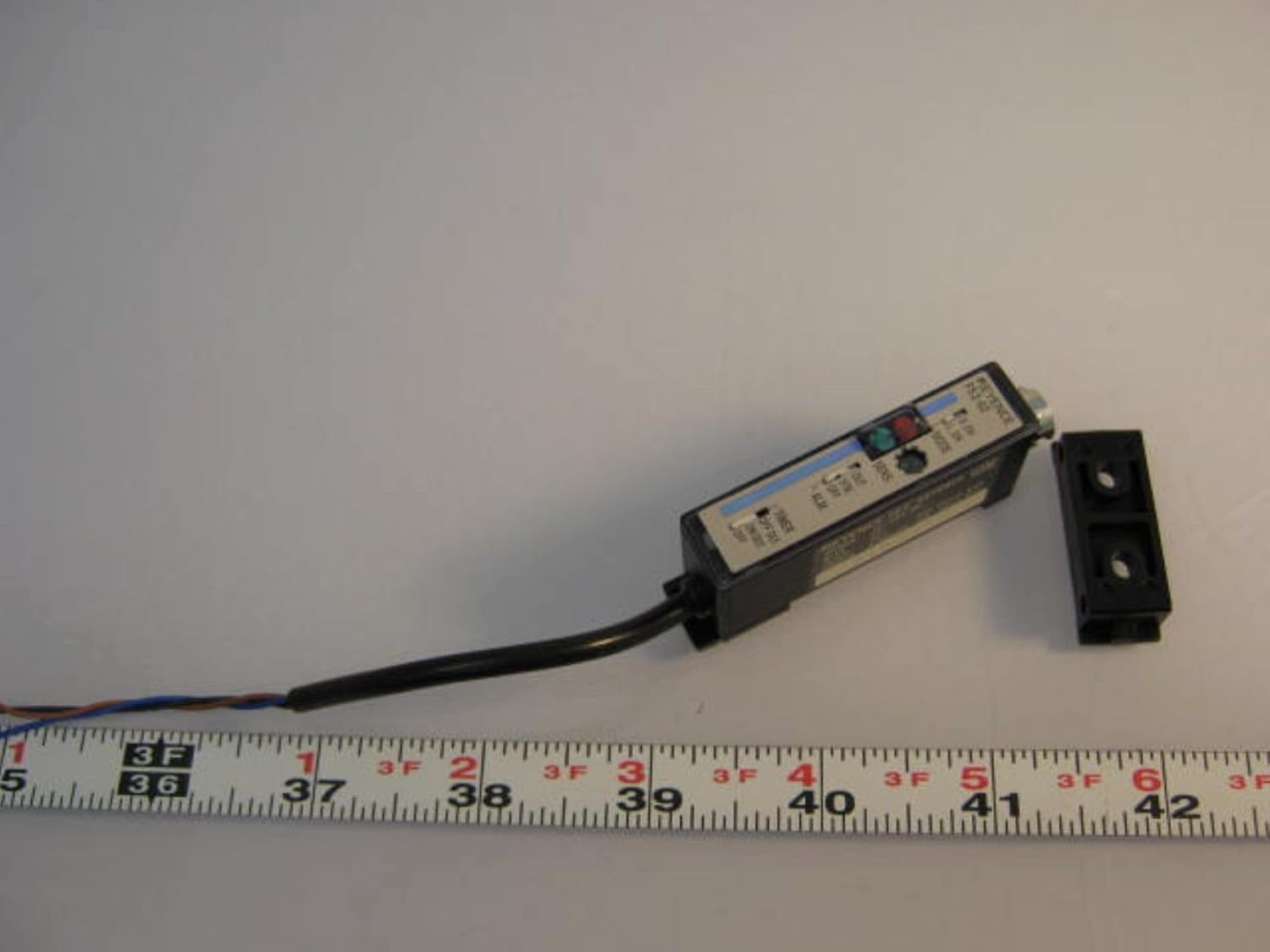 Keyence FS262 Fiber Optic Sensor Industrial & Scientific