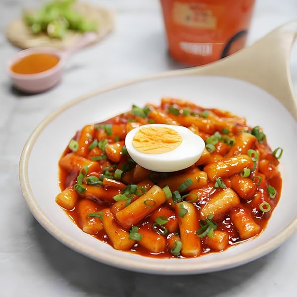 [DONGWON] AUTHENTIC KOREAN RICE CAKE TOPOKKI WITH SWEET AND SPICY KICK | POPULAR KOREAN STREET FOOD | EASY TO PREPARE | PERFECT BALANCE OF SWEETNESS AND SPICE IN A CHEWY DELIGHT (1 BOWL)