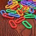 Bird Hooks Chain ,100pcs/lot Plastic C-clips Hooks Chain C-links Sugar Glider Rat Parrot Toy Bird Toys Stairs Pet Products for Parrots Parakeets(1.57 X 0.47inch)