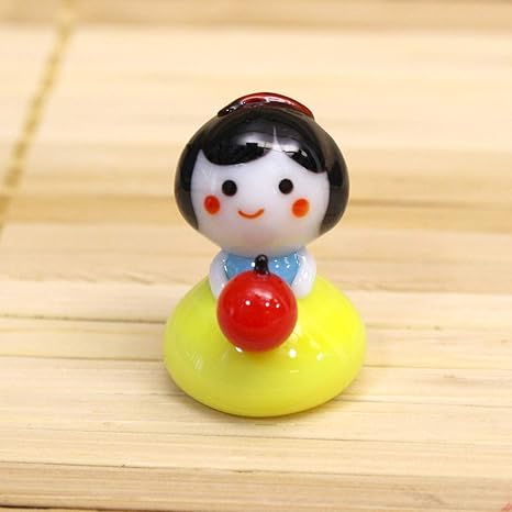 Amazon Co Jp フォーカート 置物 イエロー 白雪姫全長 21mm かわいい 手作り ガラス細工 白雪姫 Ckk452 ホーム キッチン