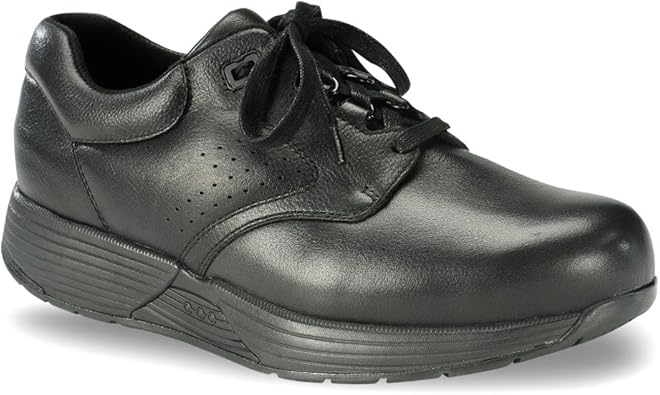 black leisure shoes