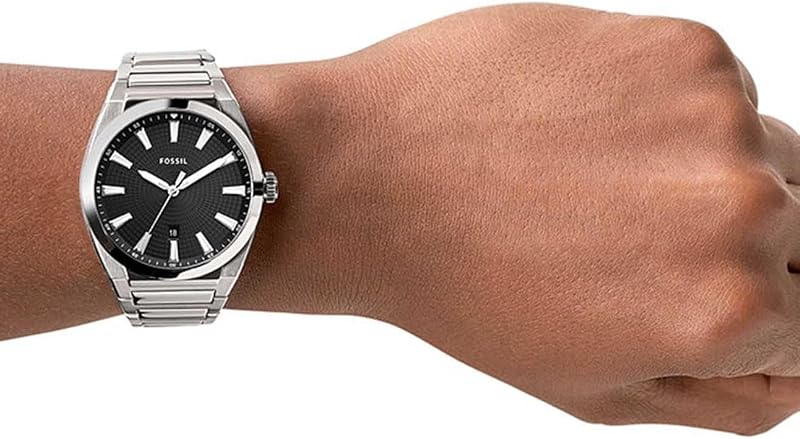 Reloj Everett para Hombre, Movimiento de Cuarzo con Fecha a Tres Agujas y Correa de Piel o Acero, Tono Plateado y Negro