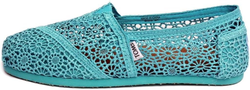 crochet toms