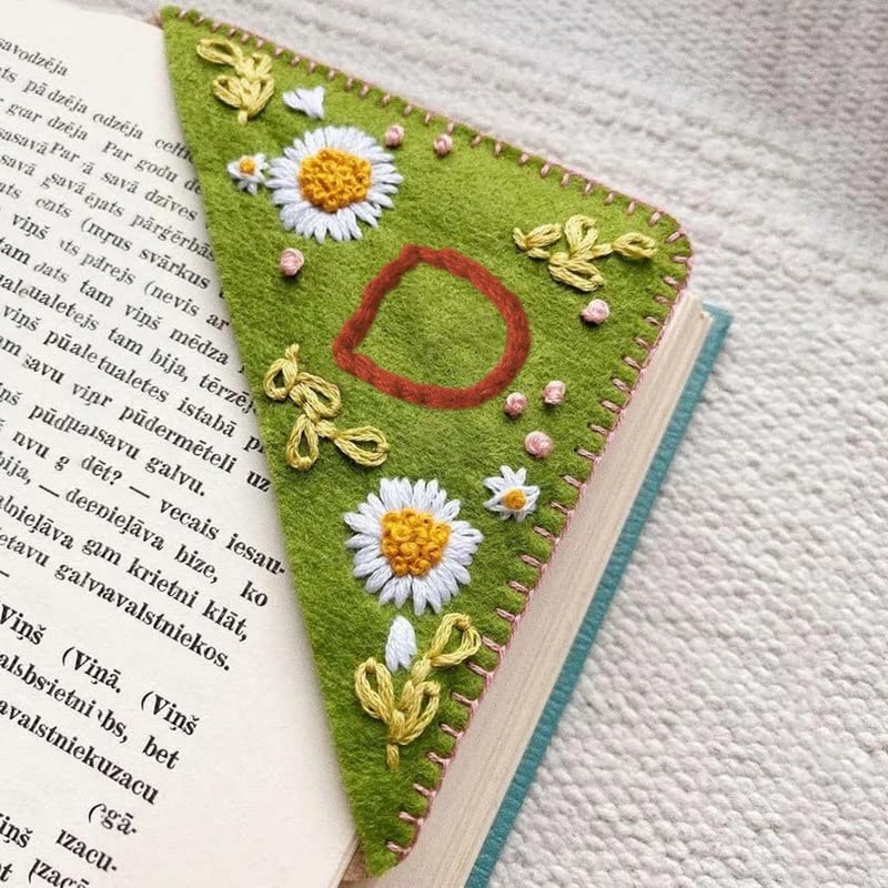 Litthing Hand Embroidered Corner Bookmark, 26 Letters Personalised Seasons Felt Triangle Bookmarks Gifts for Book Lovers Men Women