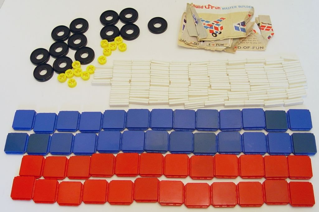 Over 150 Piece Set Vintage 1960's Replacement Parts From Tupperware Build-o-fun Tupper Toys
