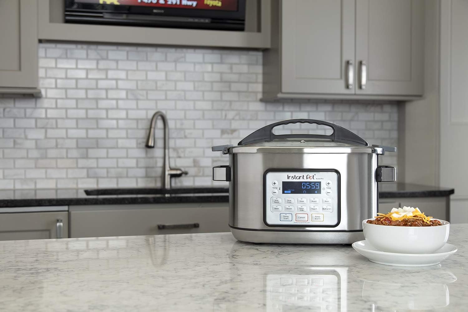 Instant Pot Aura Pro Multi-Use Programmable Slow Cooker with Sous Vide, 8 Quart, No Pressure Cooking Functionality: Kitchen & Dining