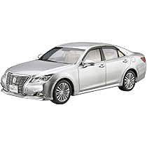 Aoshima Model Car Toyota Crown Royal Saloon 1:24 Scale Model Kit