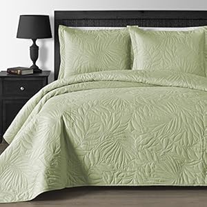 Image of Comfy Bedding Extra Lightweight and Oversized Thermal Pressing Leafage 3-Piece Coverlet Set (King/Cal King, Light Lime Green)