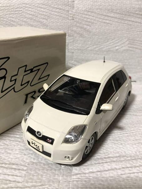Amazon Co Jp 1 24 トヨタ 2代目 ヴィッツ Rs Vitz Rs カラーサンプル ミニカー ホワイト Toys