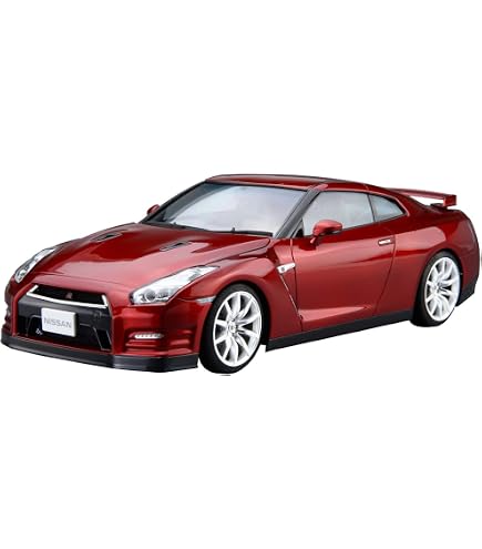 Amazon.com: Aoshima Nissan R35 GT-R Pure Edition '14 1:24 Scale