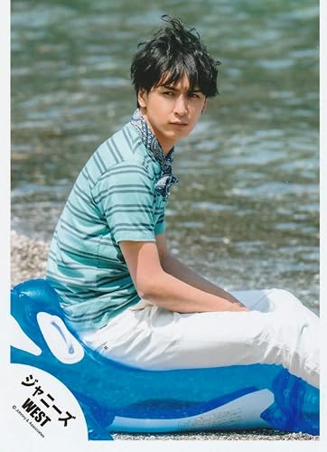 Amazon 藤井流星 ジャニーズwest 公式生写真 人生は素晴らしい 衣装水色 口閉じ アイドル 芸能人グッズ 通販