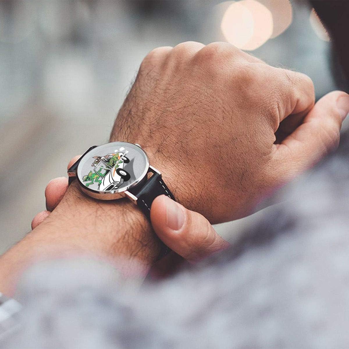 Unisex Business Casual Gremlins Gizmo Gebunden An Der Spitze Eines Autos Uhren Quarz Leder Uhr Mit Schwarzem Lederband Fur Manner Frauen Junge Kollektion Geschenk Amazon De Uhren