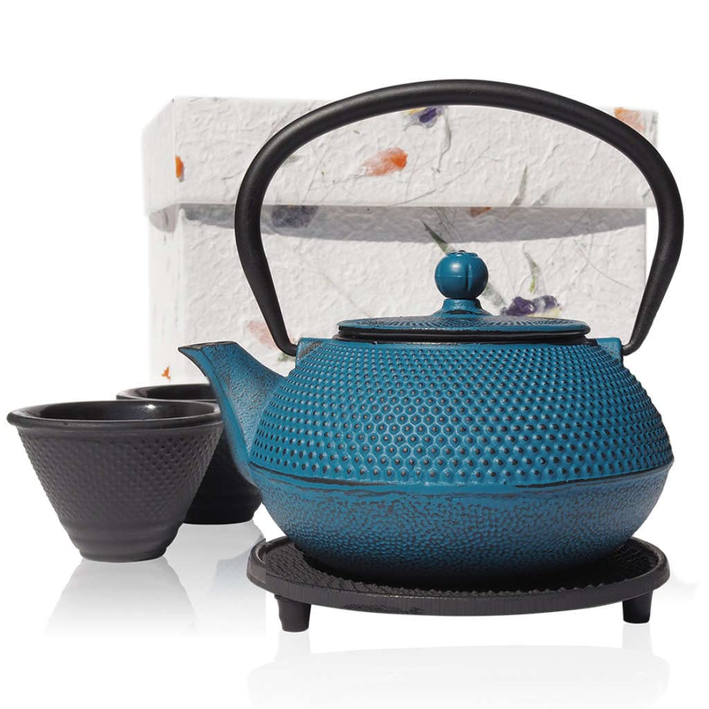 The Exotic Teapot – Blue Tetsubin Teapot Gift Set, 600ml Cast Iron Teapot, Two 100ml Cups, Trivet Stand, Handmade Gift Box