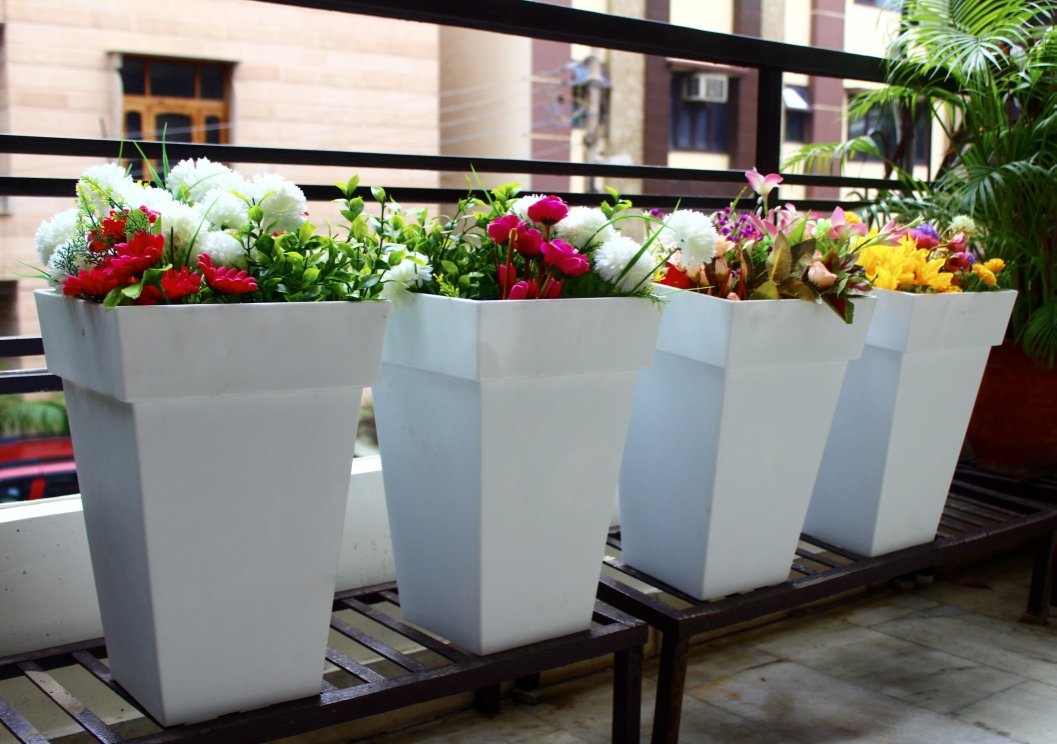 Wonderland (Pack Of 4) Rectangular Big Size PP / PVC Pot In White For