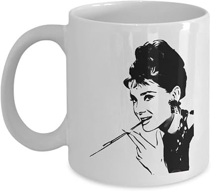 Amazon Co Jp オードリー ヘプバーン風コーヒーマグ クラシックムービー Collectibleカップ ロマンス映画ギフトマグカップ 有名な人マグカップ トップユニークなお気に入りギフトアイデアの女性クリスマス誕生日 クラシックhollywood Presents 11オンスカップ