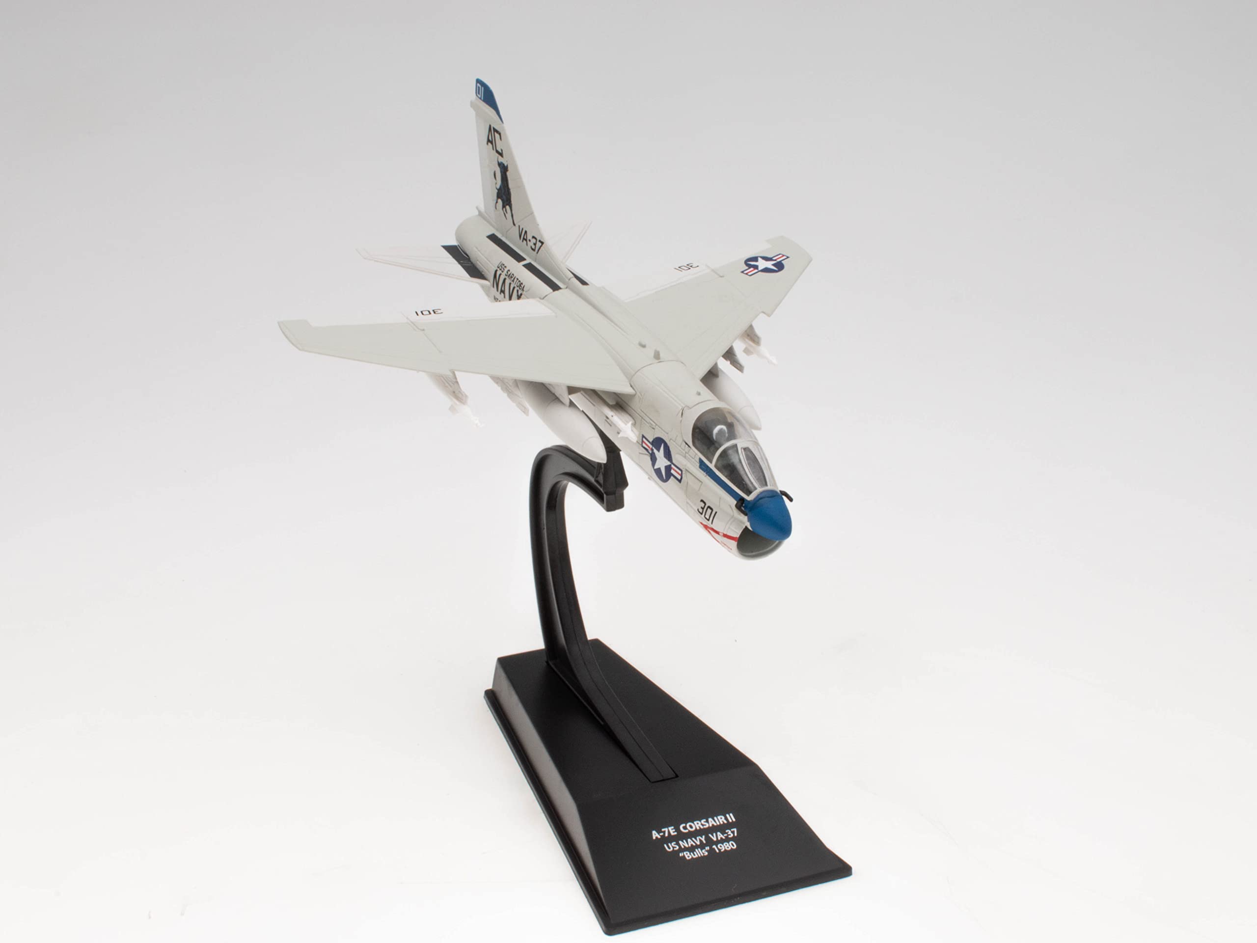 OPO 10 - Military Fighter Aircraft 1/100 A-7E CORSAIR II US NAVY VA-37 Bulls 1980 - USS SARATOGA - CP41