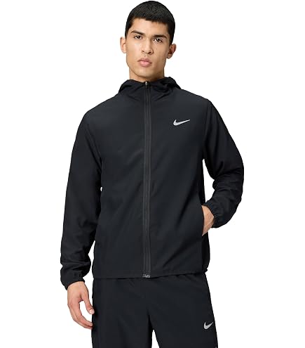 Amazon.com: Nike Liverpool F.C. Men's Anthem Track Jacket 20-21 (M