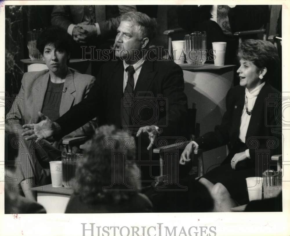 Historic Images -1991 Press Photo John B Holmes, Jr, Houston DA During a Televised Town Meeting.