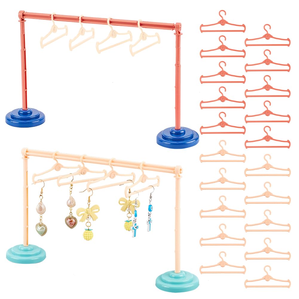 AHANDMAKER 2 Set Tiny Clothes Rack with Mini Hangers, Small Plastic Jewerly Display Rack for Earrings, Garment Rack Dress Up Rack for Miniature House Dollhouse Decor, 5.51x9.13 Inch