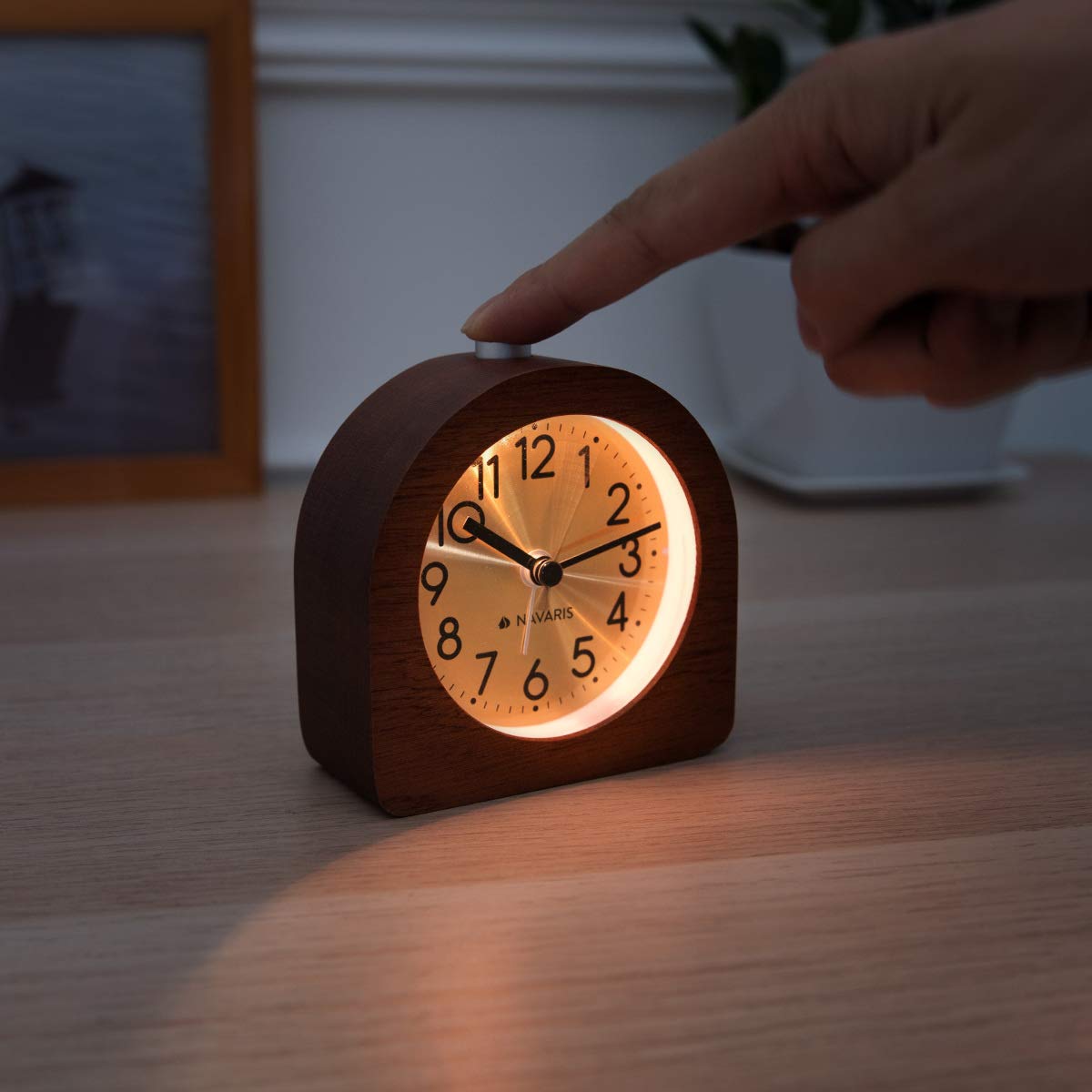 Navaris Wooden Alarm Clock with Analog Snooze - Retro Clock Light Alarm Scale - Quiet Vintage Table Clock Semicircle - Dark Brown