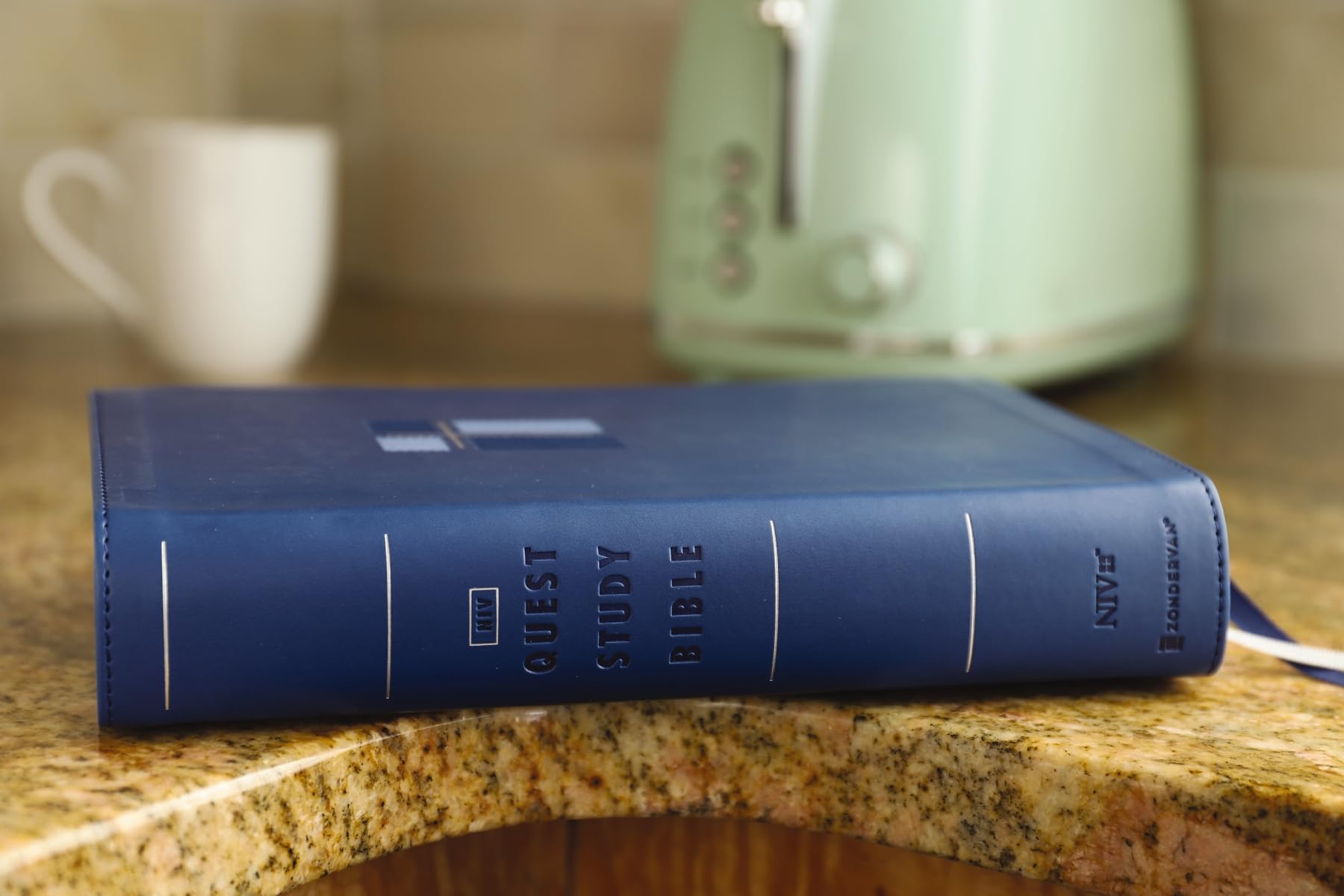 NIV, Quest Study Bible, Personal Size, Leathersoft, Blue, Comfort Print: The Only Q and A Study Bible