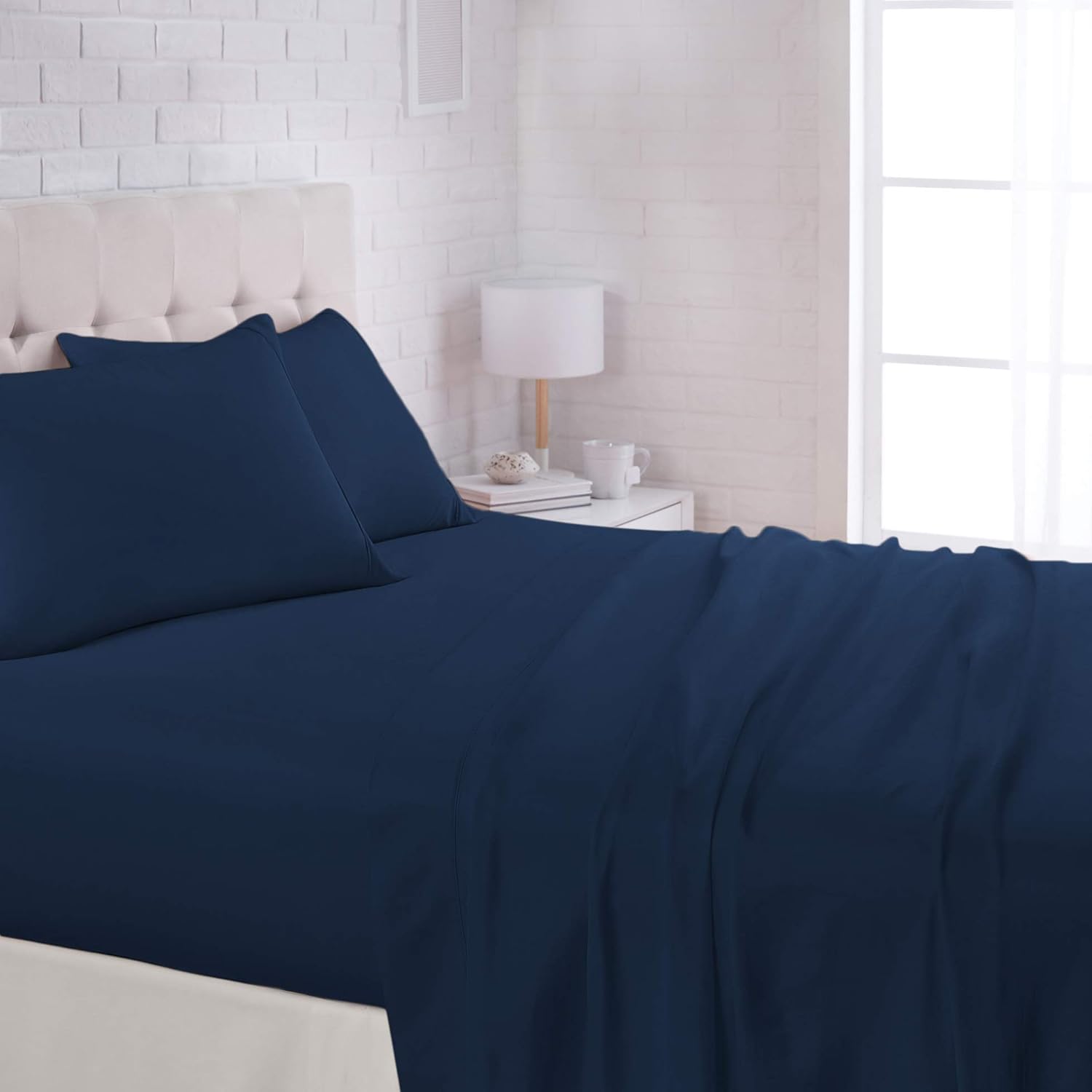 AmazonBasics LightWeight Microfiber Sheet Set Queen, Navy Blue
