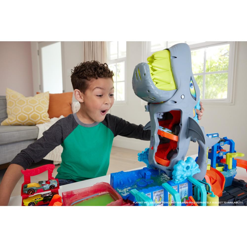Hot Wheels City Track Set, Ultra Shark Car Wash with 1:64 Scale Color Reveal Toy Vehicle, Repeat Color-Change Feature, Storage