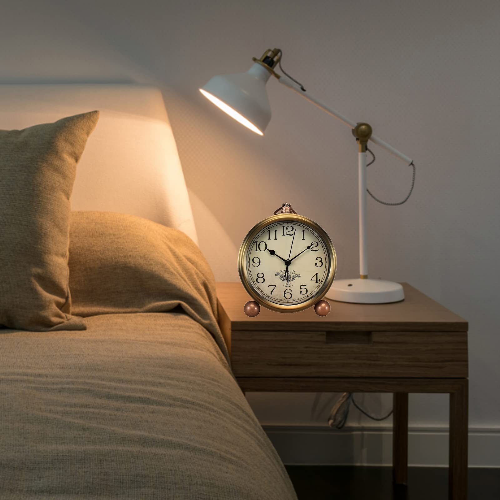 JUSTUP Golden Table Clock, Retro Vintage Non-Ticking Table Desk Alarm Clock Battery Operated Silent Quartz Movement HD Glass for Bedroom Living Room Indoor Decoration (Arabic)