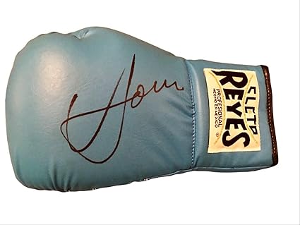 Boxer Vasyl Lomachenko Gant De Boxe Reyes Bleu Signature Noir Amazon Ca Sports Et Plein Air