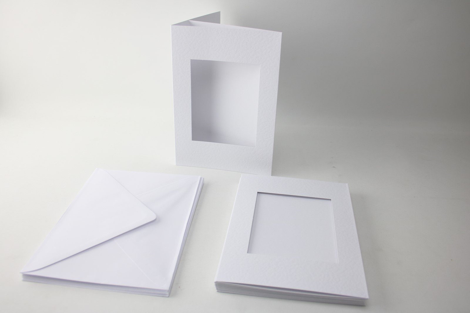 Coingallery Craft UK Blank A5/C5 Tri Folded 3 Fold Rectangular Aperture Cards & Envelopes (White Hammered)