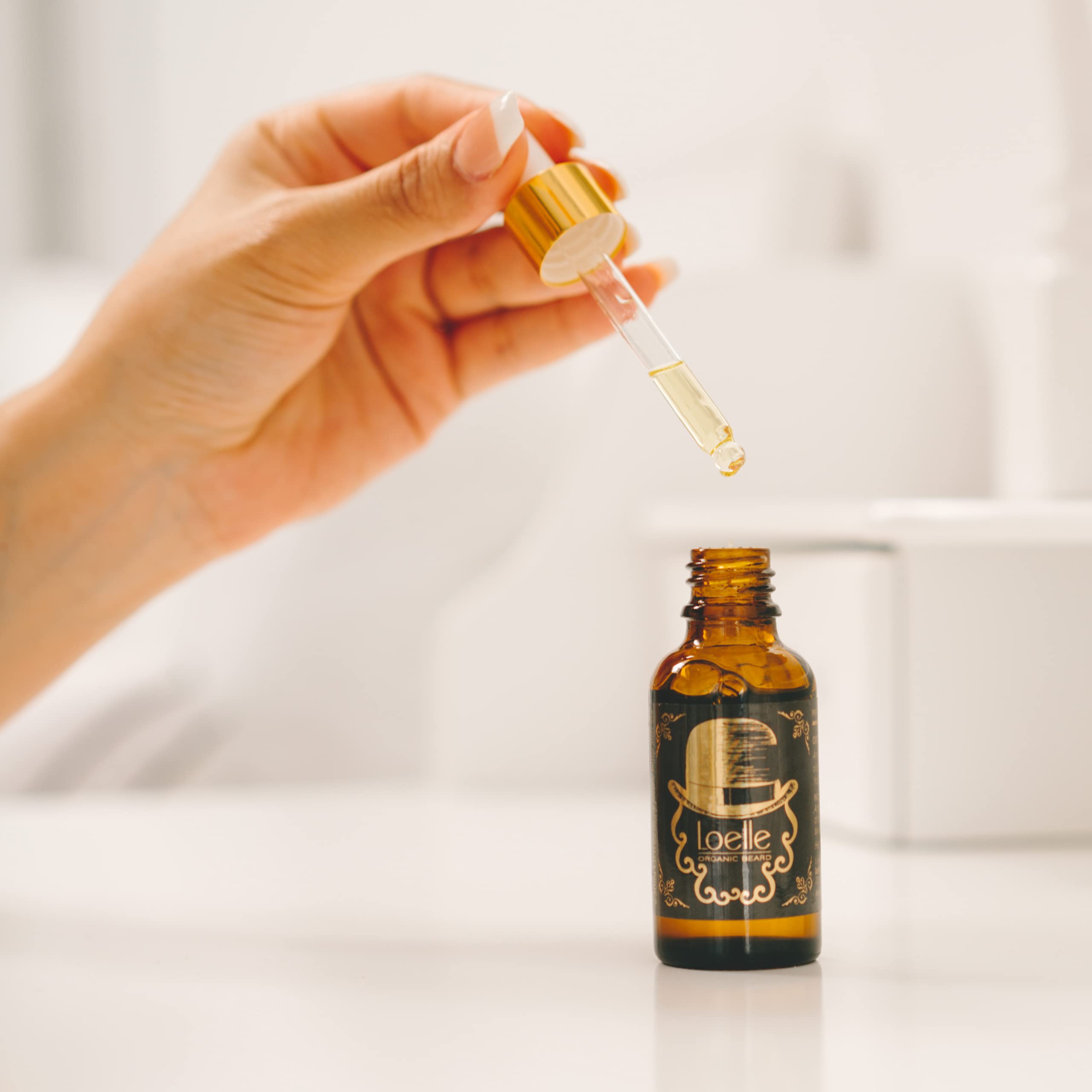 Loelle - 100% Natural Beard Oil for Men - Softening Oil for Men’s Beards with Argan and Jojoba Oil – Delightfully Scented - Made in Morocco, Peru and Italy (30ml)