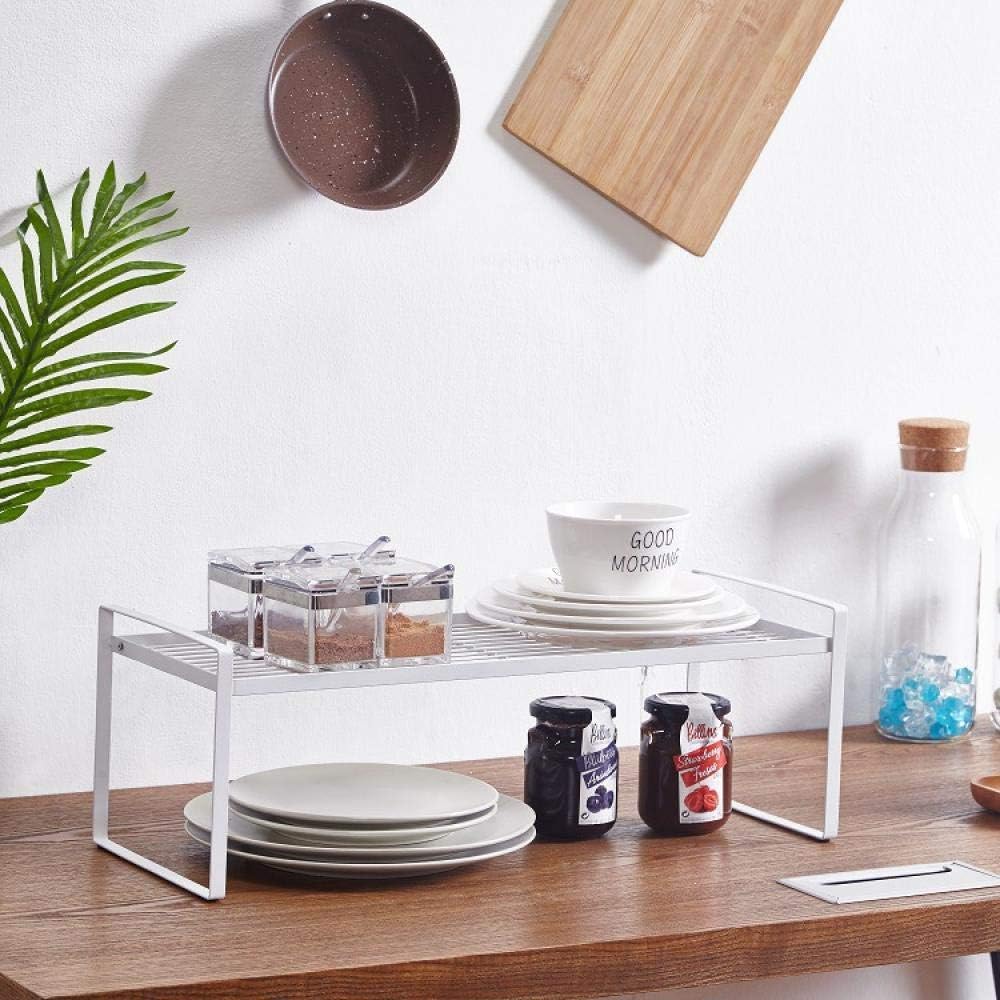 estantes debajo del fregadero