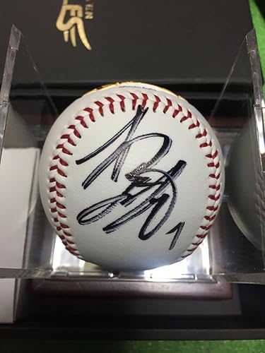 Amazon Co Jp 東北楽天イーグルス1 松井裕樹投手 17直筆サイン球団オリジナルボール 台座 化粧 シリアルナンバー付き ホビー 通販