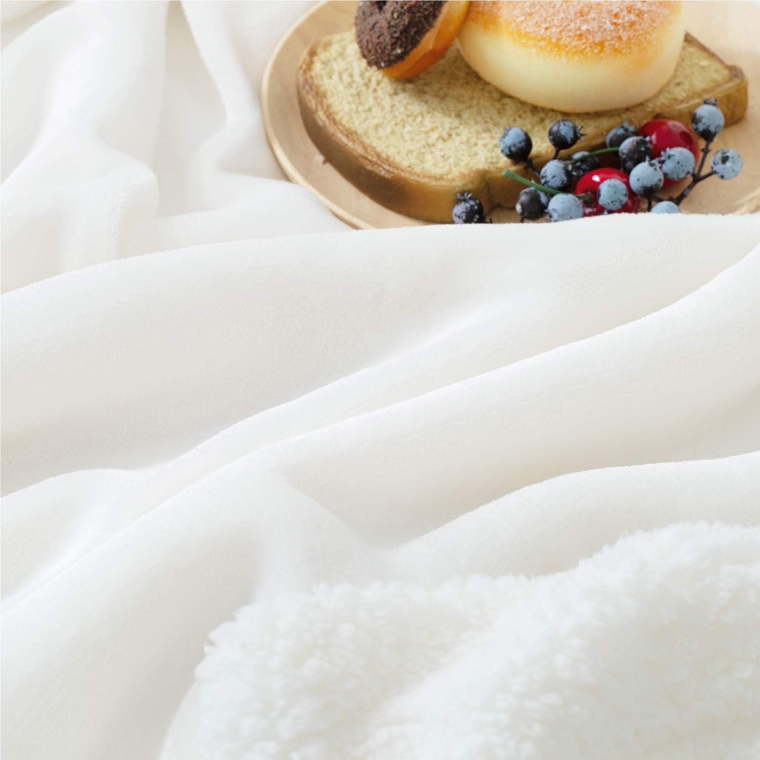 Bedsure Sherpa Fleece Blanket Throw Size White Plush Throw Blanket Fuzzy Soft Blanket Microfiber: Home & Kitchen