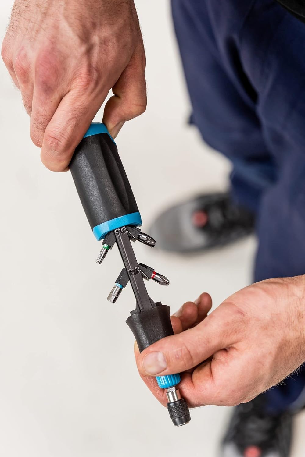 HAZET Bit Ratschen-Schraubendreher 810R-3 | integriertes Bithalter-Magazin mit 12 Bits - Ratschenfunktion umstellbar oder Verwendung als Bit-Schraubendreher 3