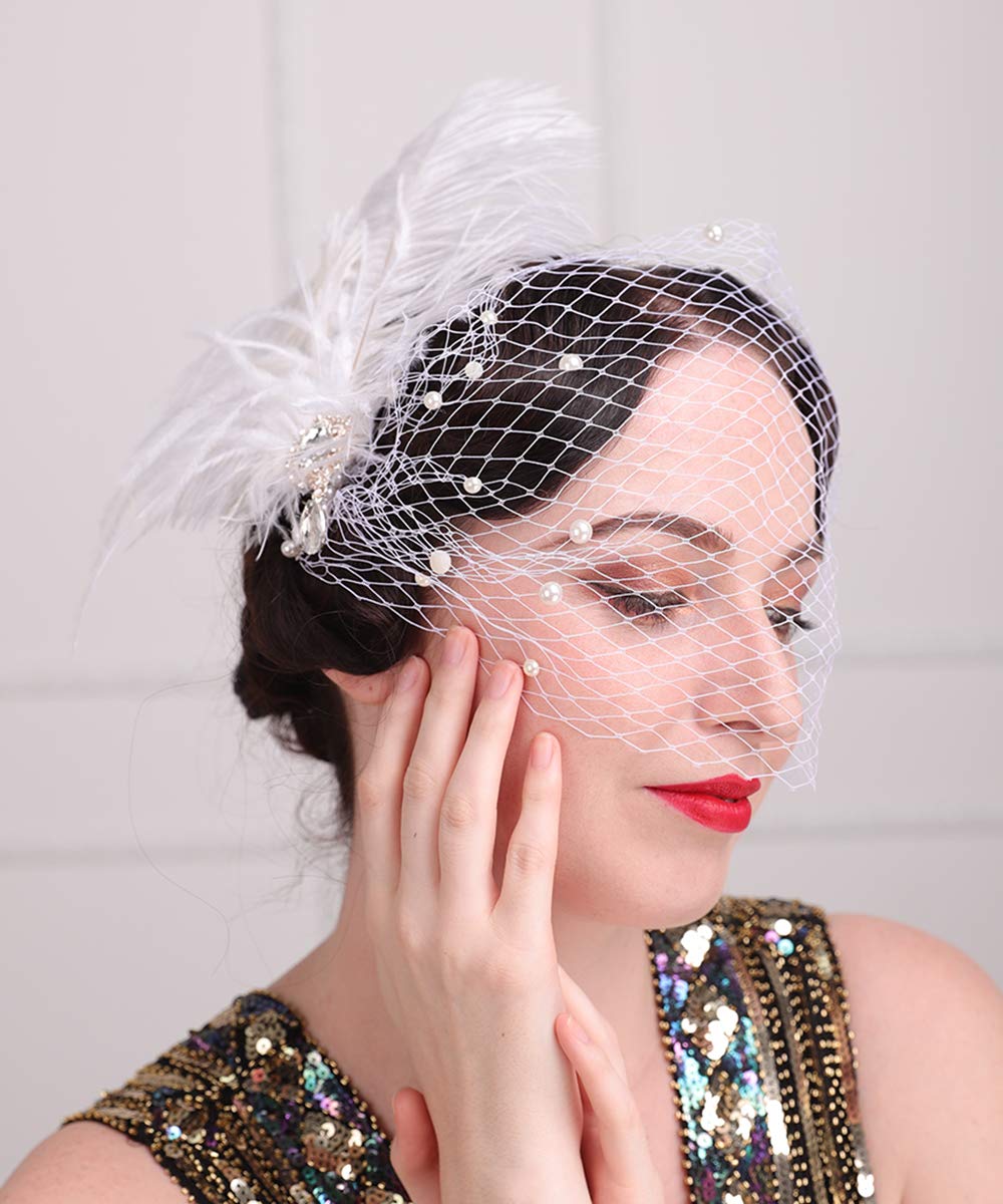 Anglacesmade 1920s Feather Hair Clip with White Birdcage Veil Pearl Peacock Feather Fascinator Great Gatsby Flapper Headpiece for Women and Girls