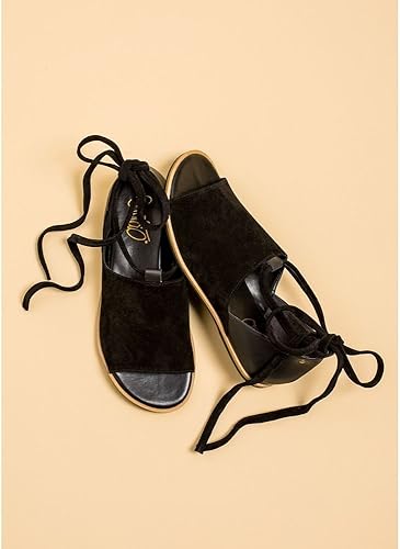 sandalia fechada na frente rasteira