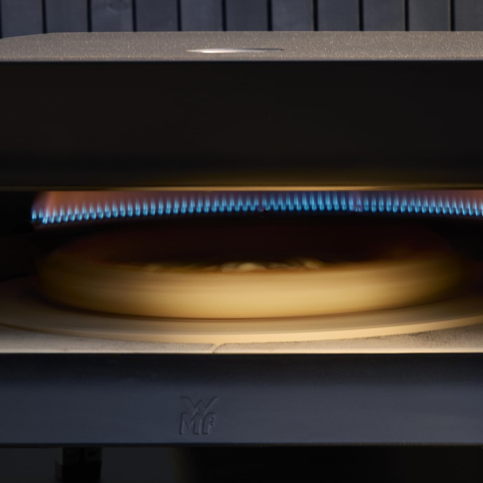 WMF Pizzaiolo Pro Pizzaofen, über 450°C Backtemperatur, großer Pizzastein (Ø 40 cm), automatische Drehmechanik, integrierte Temperaturüberwachung für perfekte Ergebnisse in 90 Sek., Gas Pizzaofen 8