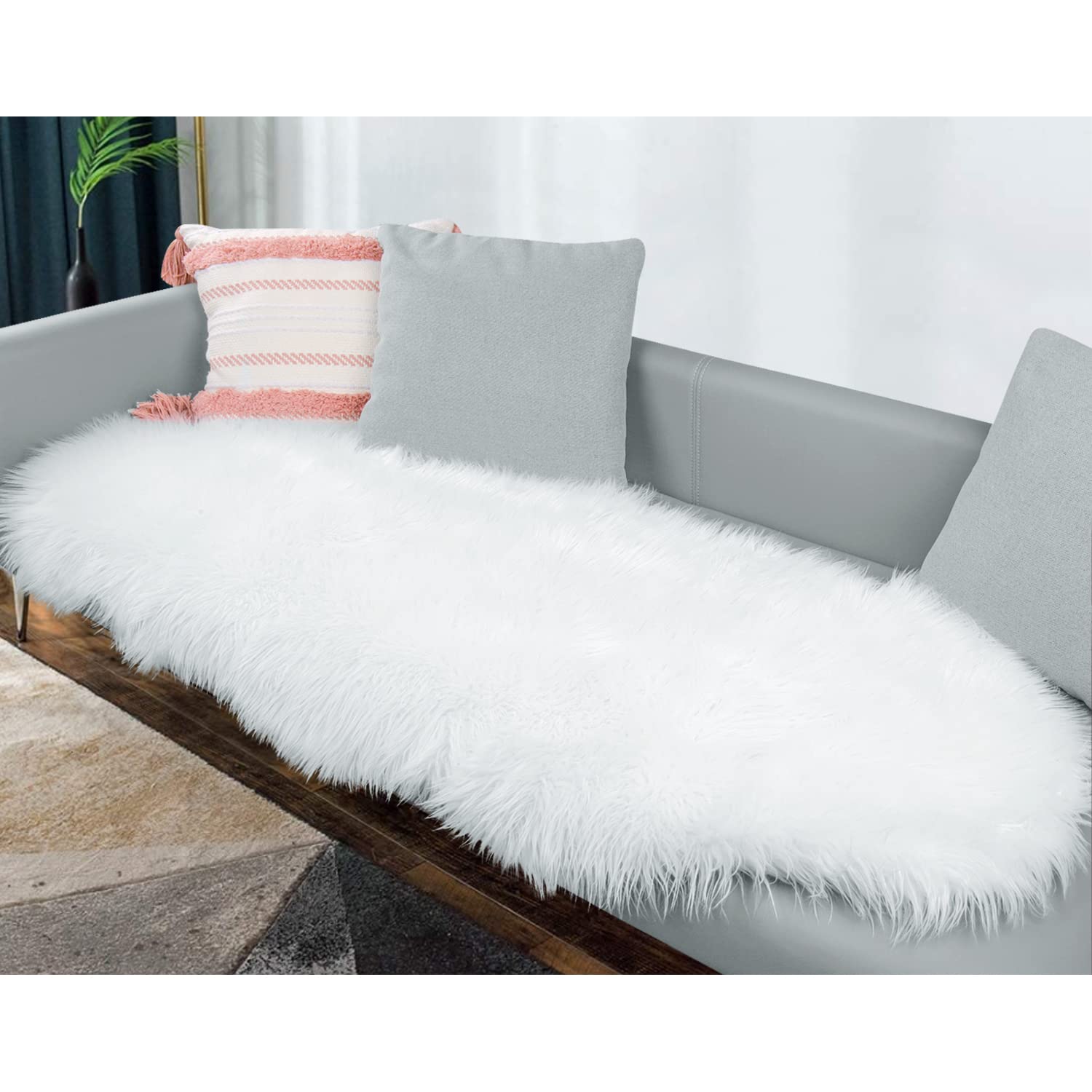 HAOCOO ムートンラグ フェイクファー 洗える ソファーかけラグ 北欧 厚手 ふんわり 柔らかい ラグマット 滑り止め 玄関マット 60*150cm 足元マット キャンプ イス 敷き シャギーラグ ホワイト商品画像