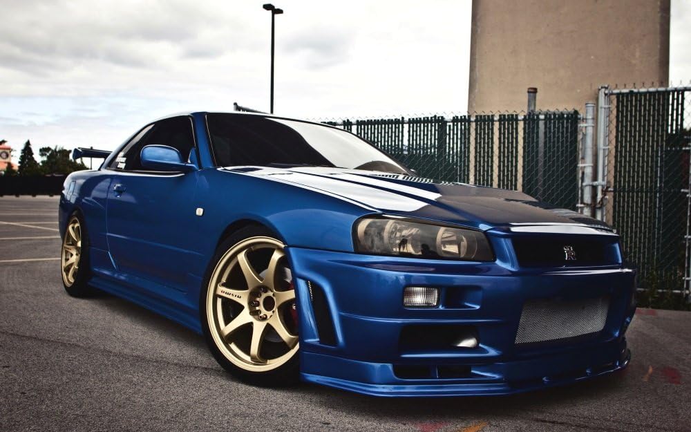 Amazon Co Jp 絵画風 壁紙ポスター はがせるシール式 日産 スカイライン Gt R R34 カスタム チューニング ブルーメタリック キャラクロ Nr34 009w2 ワイド版 603mm 376mm 建築用壁紙 耐候性塗料 車 バイク