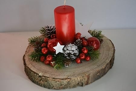 Centrotavola Natalizio Su Una Sezione Di Legno Di Betulla