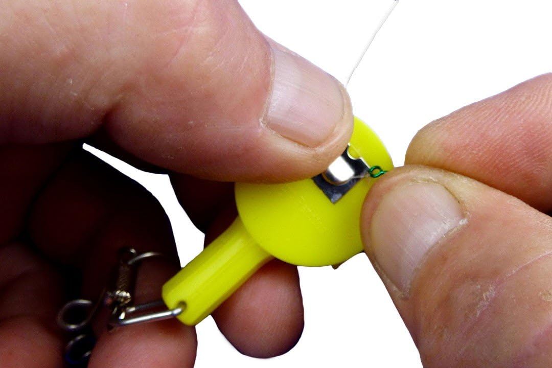 HOOK-EZE Fishing Gear Knot Tying Tool for Fishing Hooks – Cover Hooks on Fishing Rods | Line Cutter | for Saltwater Freshwater Bass Kayak Ice Fishing (Yellow) : Sports & Outdoors