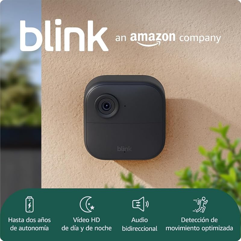 Novo Blink Outdoor 4: câmera de segurança inteligente HD sem fio, 2 anos de autonomia, deteção de movimento otimizada, compatível com Alexa (sistema de 3 câmeras com Sync Module Core incluído)
