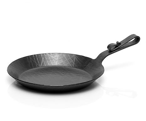 Helmensdorfer Eisenpfanne handgeschmiedet, schmiedeeiserne Pfanne mit Schnabelstiel Ø 28 cm