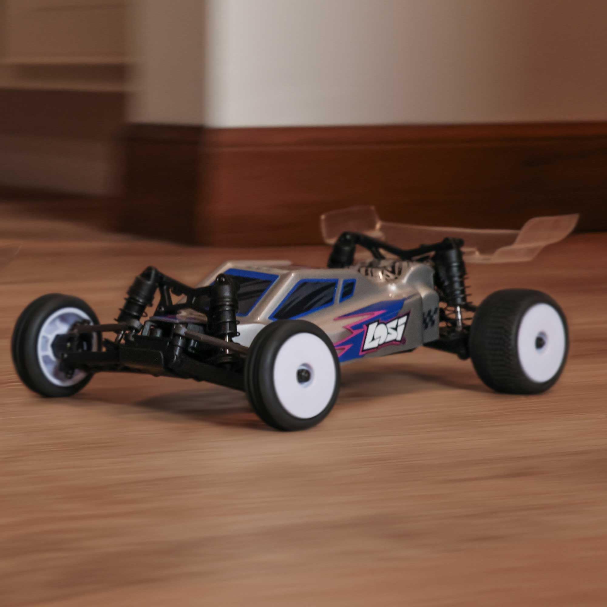 LOSI Micro-B 2WD Buggy, Heckantrieb, Öldruckfederbeine, Aluminium Chassis, inkl. Akku und Ladegerät 9