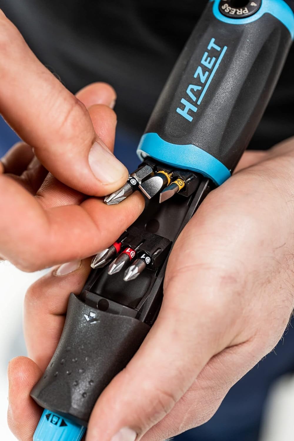 HAZET Bit Ratschen-Schraubendreher 810R-3 | integriertes Bithalter-Magazin mit 12 Bits - Ratschenfunktion umstellbar oder Verwendung als Bit-Schraubendreher 4