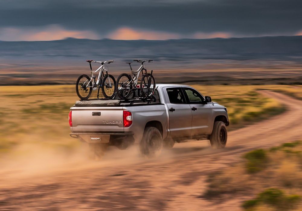 Amazon Com Undercover Ridgelander One Piece Truck Bed Tonneau Cover Df921019 Fits 09 20 Ford F 150 5 5 Bed Automotive