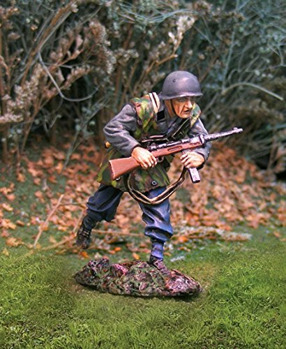 collectors showcase toy soldiers