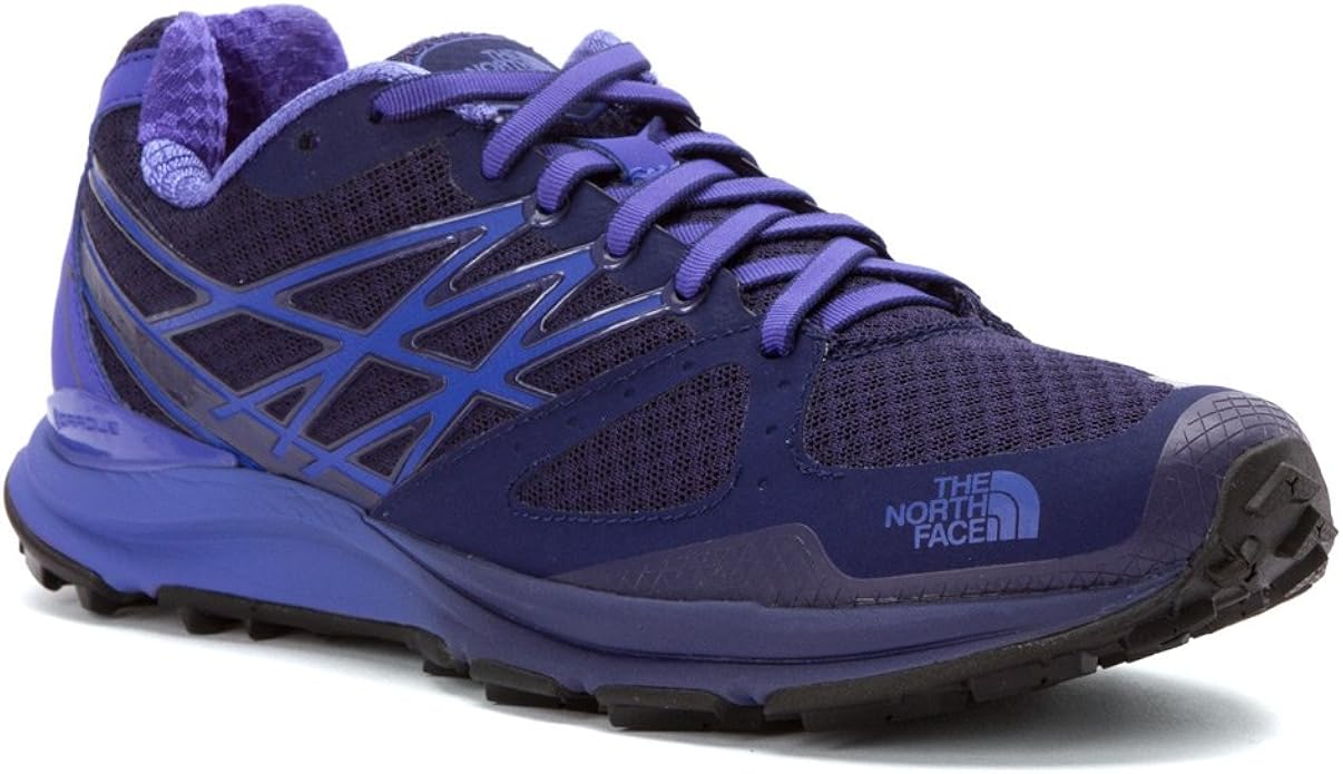 sneakers and blazer look